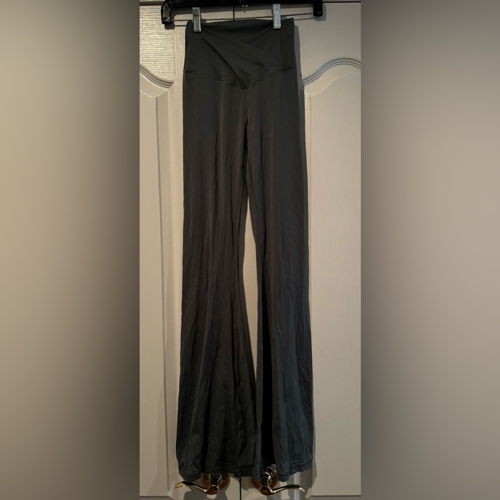Aerie Offline Dark Sage Green Crossover Real Me Flare Hi Rise - Size S - Picture 4 of 7
